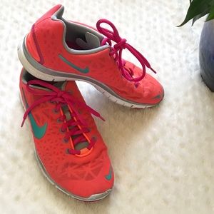 WOMEN’S NIKE FREE 5.0 - size 7